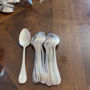 11 silver tea spoons. 5,5” long